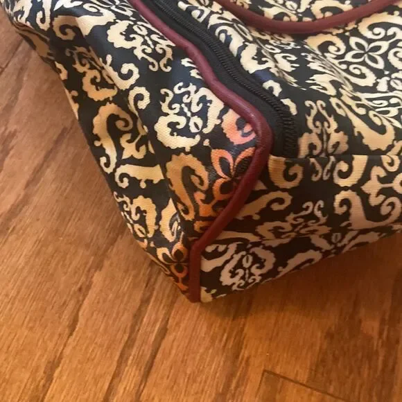 Petunia Pickle Bottom diaper bag, excellent condition black, white, and burgundy - Picture 5 of 13